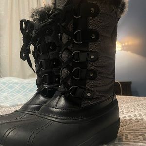 Woman’s snow boots!!!!